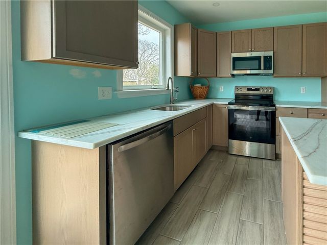 0125 Homestead Avenue, Portsmouth, RI 02872