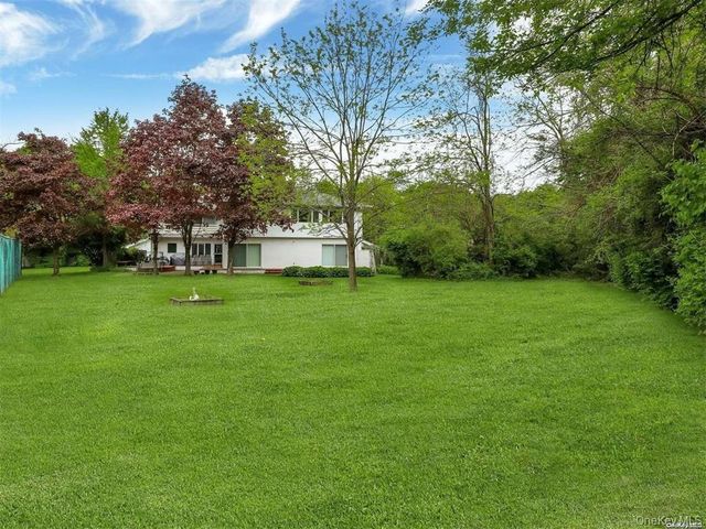 5 Woodfield Lane, Old Brookville, NY 11545