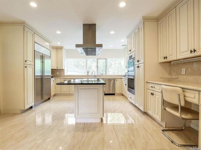 5 Woodfield Lane, Old Brookville, NY 11545