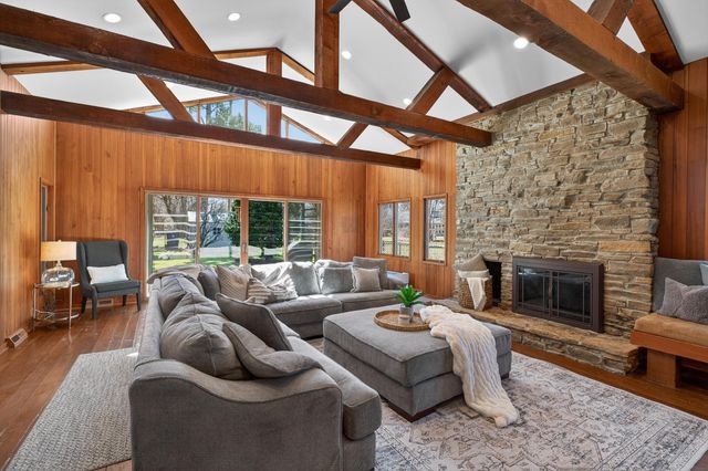 210 Ivanhoe Road, Waterloo, IA 50701