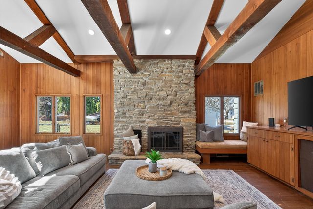 210 Ivanhoe Road, Waterloo, IA 50701