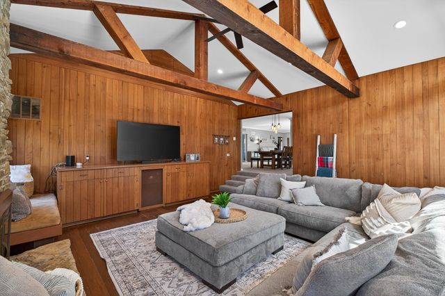 210 Ivanhoe Road, Waterloo, IA 50701