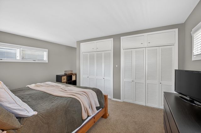 210 Ivanhoe Road, Waterloo, IA 50701