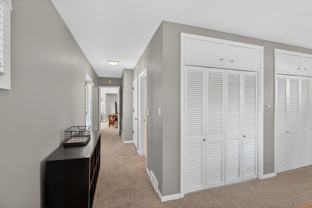 210 Ivanhoe Road, Waterloo, IA 50701