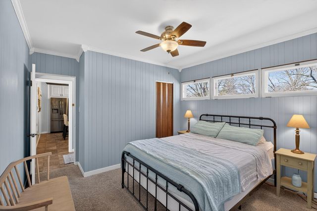 210 Ivanhoe Road, Waterloo, IA 50701