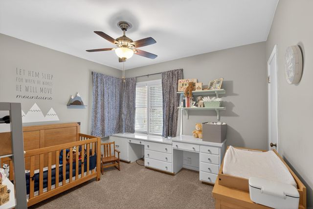 210 Ivanhoe Road, Waterloo, IA 50701