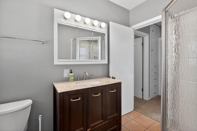 210 Ivanhoe Road, Waterloo, IA 50701