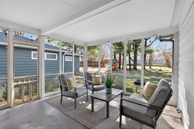 210 Ivanhoe Road, Waterloo, IA 50701