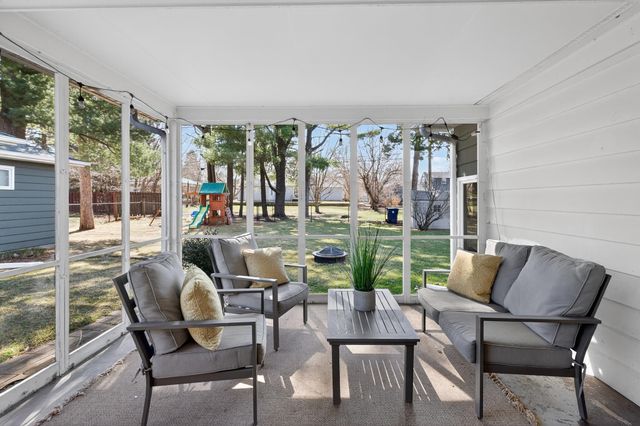 210 Ivanhoe Road, Waterloo, IA 50701