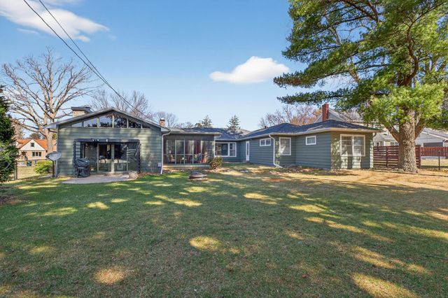 210 Ivanhoe Road, Waterloo, IA 50701