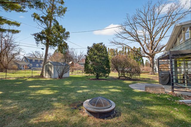 210 Ivanhoe Road, Waterloo, IA 50701