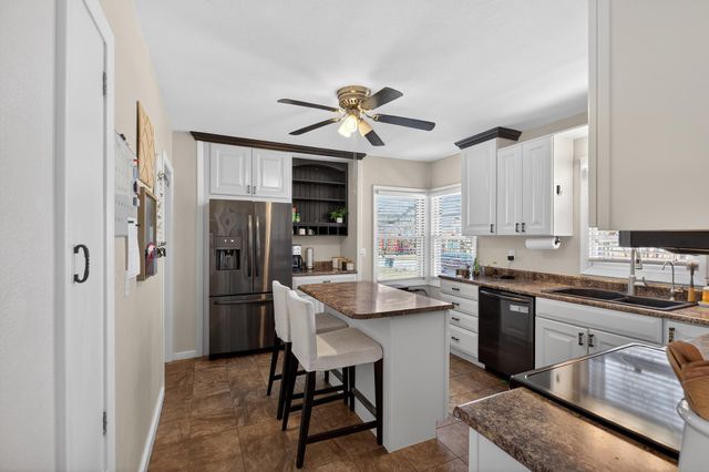 210 Ivanhoe Road, Waterloo, IA 50701