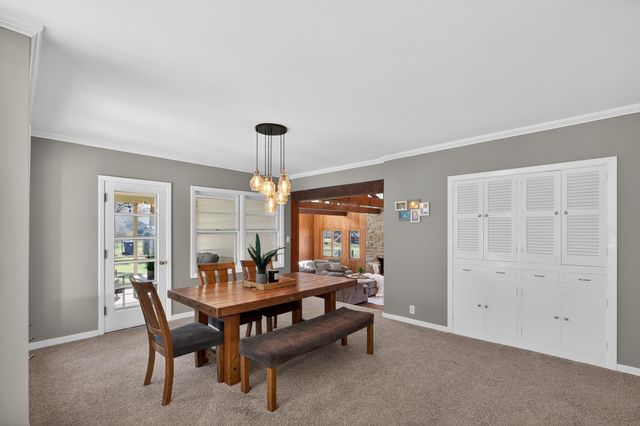 210 Ivanhoe Road, Waterloo, IA 50701