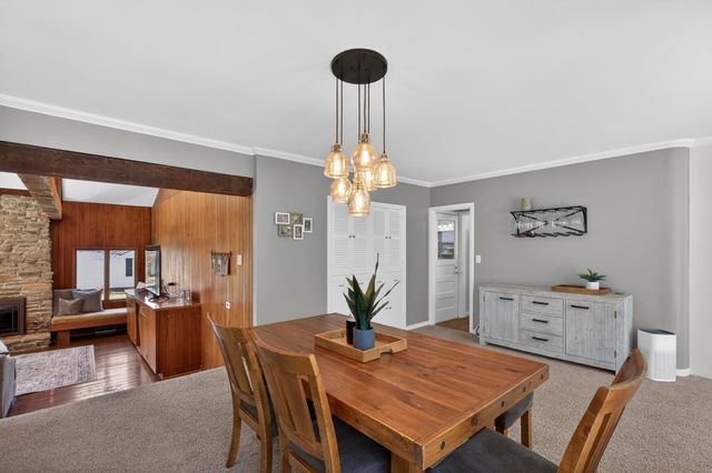 210 Ivanhoe Road, Waterloo, IA 50701