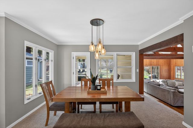 210 Ivanhoe Road, Waterloo, IA 50701