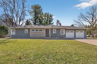 210 Ivanhoe Road, Waterloo, IA 50701