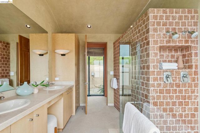 150 150 Vicente Rd, Berkeley, CA 94705