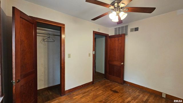 804 W HARRISON Street, Herrin, IL 62948