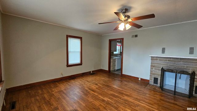 804 W HARRISON Street, Herrin, IL 62948