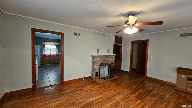 804 W HARRISON Street, Herrin, IL 62948