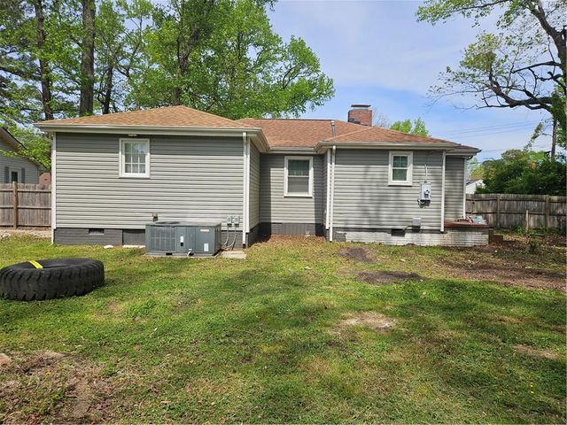 13 Beacon RD, Portsmouth, VA 23702