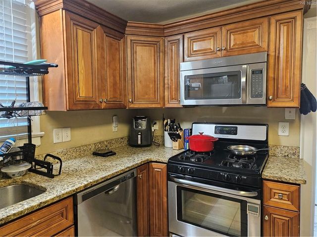 13 Beacon RD, Portsmouth, VA 23702