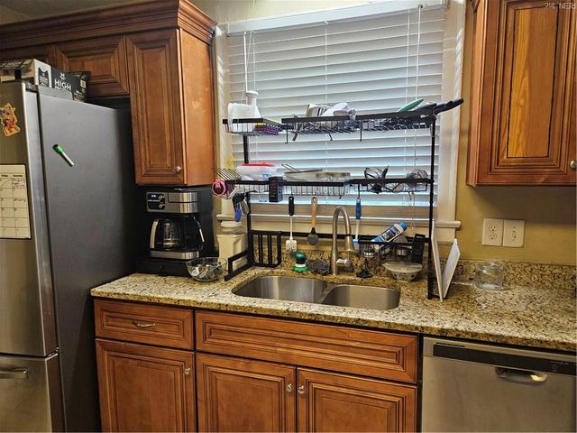 13 Beacon RD, Portsmouth, VA 23702