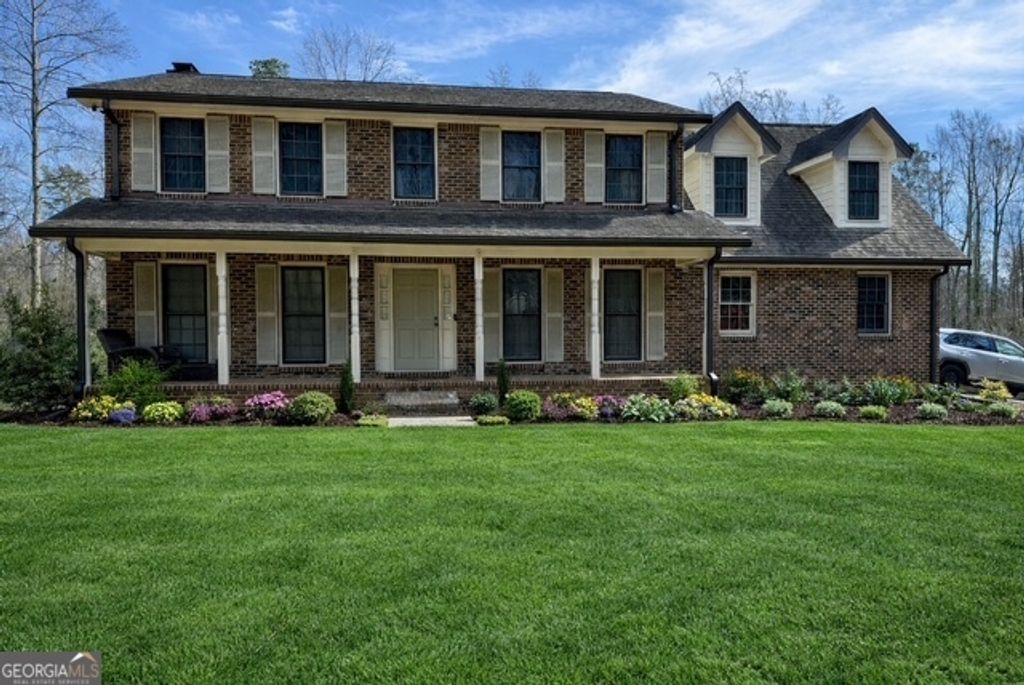 6980 Oak Leaf Drive, Fairburn, GA 30213