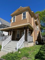 210 Woodlawn Terrace 3rd Floor, Waterbury, CT 06710