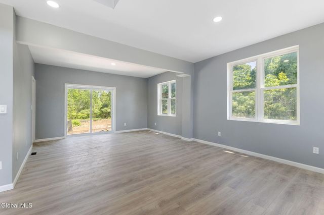 5 White Road, Milton, NY 12020