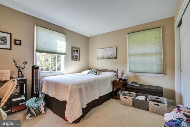 2422 MAGNOLIA DR, Gilbertsville, PA 19525