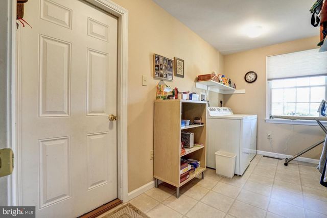 2422 MAGNOLIA DR, Gilbertsville, PA 19525