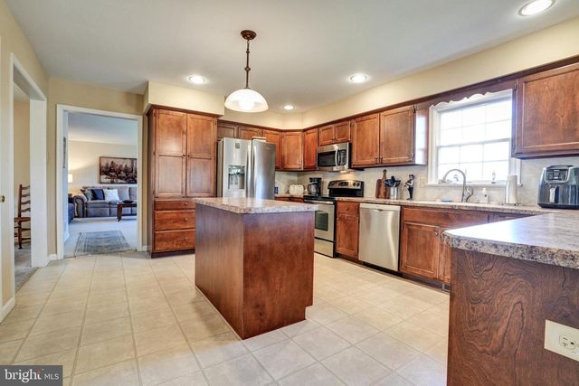 2422 MAGNOLIA DR, Gilbertsville, PA 19525