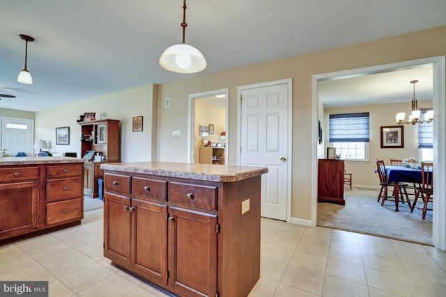 2422 MAGNOLIA DR, Gilbertsville, PA 19525