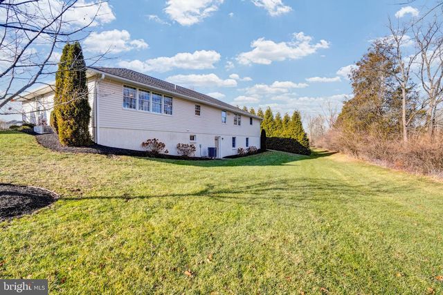 2422 MAGNOLIA DR, Gilbertsville, PA 19525