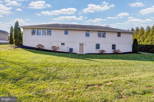 2422 MAGNOLIA DR, Gilbertsville, PA 19525