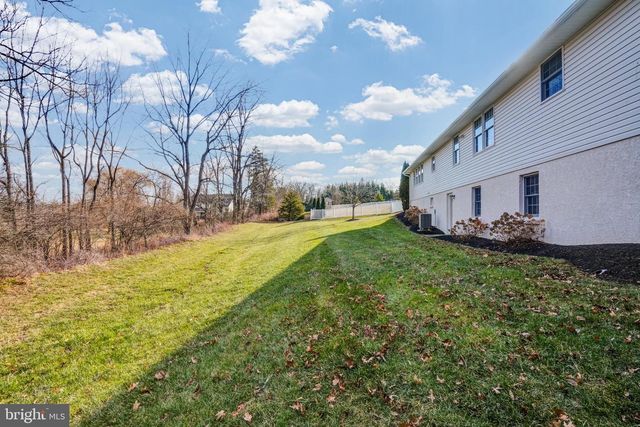 2422 MAGNOLIA DR, Gilbertsville, PA 19525