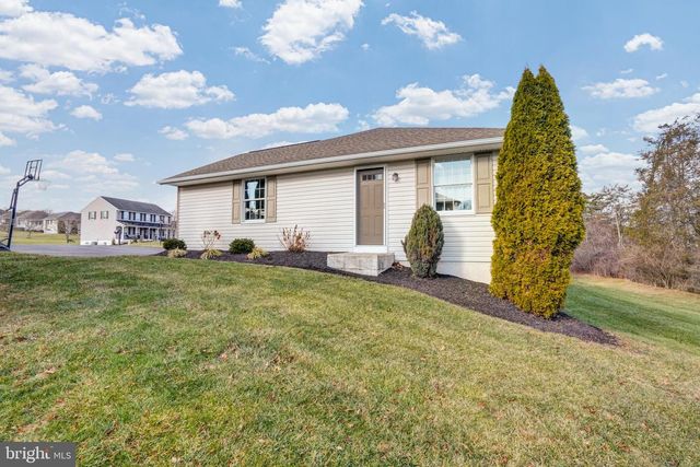 2422 MAGNOLIA DR, Gilbertsville, PA 19525