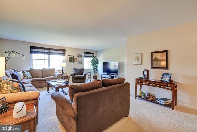 2422 MAGNOLIA DR, Gilbertsville, PA 19525