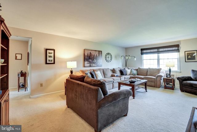 2422 MAGNOLIA DR, Gilbertsville, PA 19525