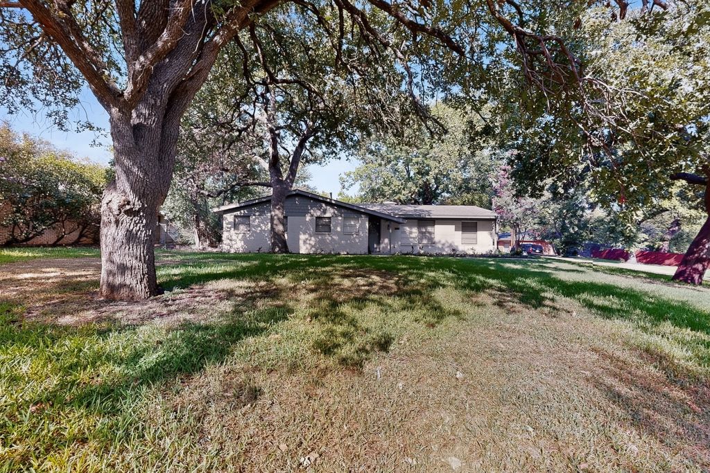 341 Arcadia Street, Hurst, TX 76053 — photo 2