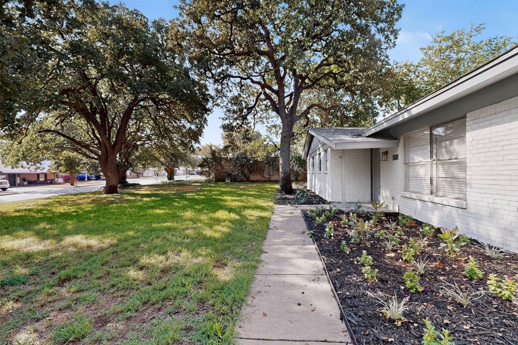 341 Arcadia Street, Hurst, TX 76053 — photo 3