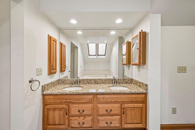 4542 Carrington Way, Hilliard, OH 43026