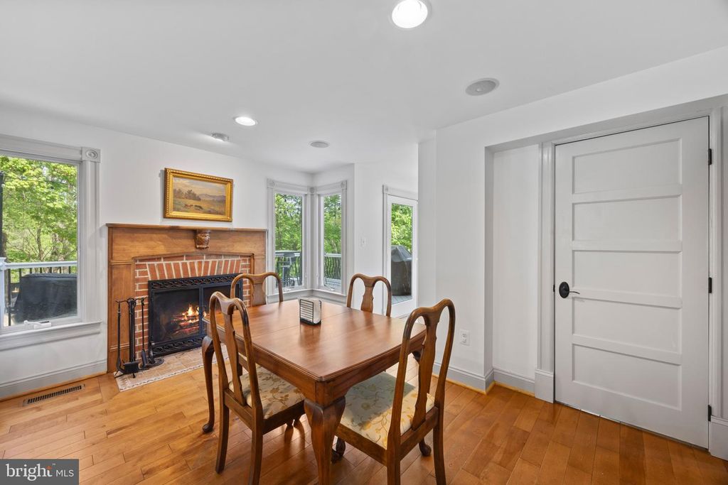 Image 18 of property listing at 14401 WINDY OAK CIR, Upper Marlboro, MD 20772