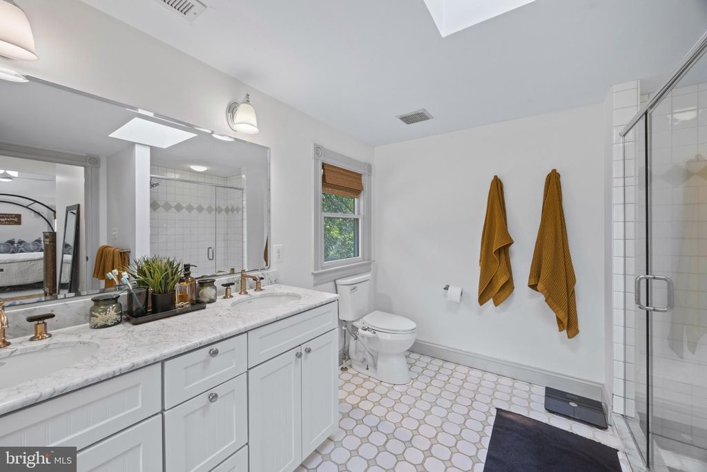 Image 21 of property listing at 14401 WINDY OAK CIR, Upper Marlboro, MD 20772