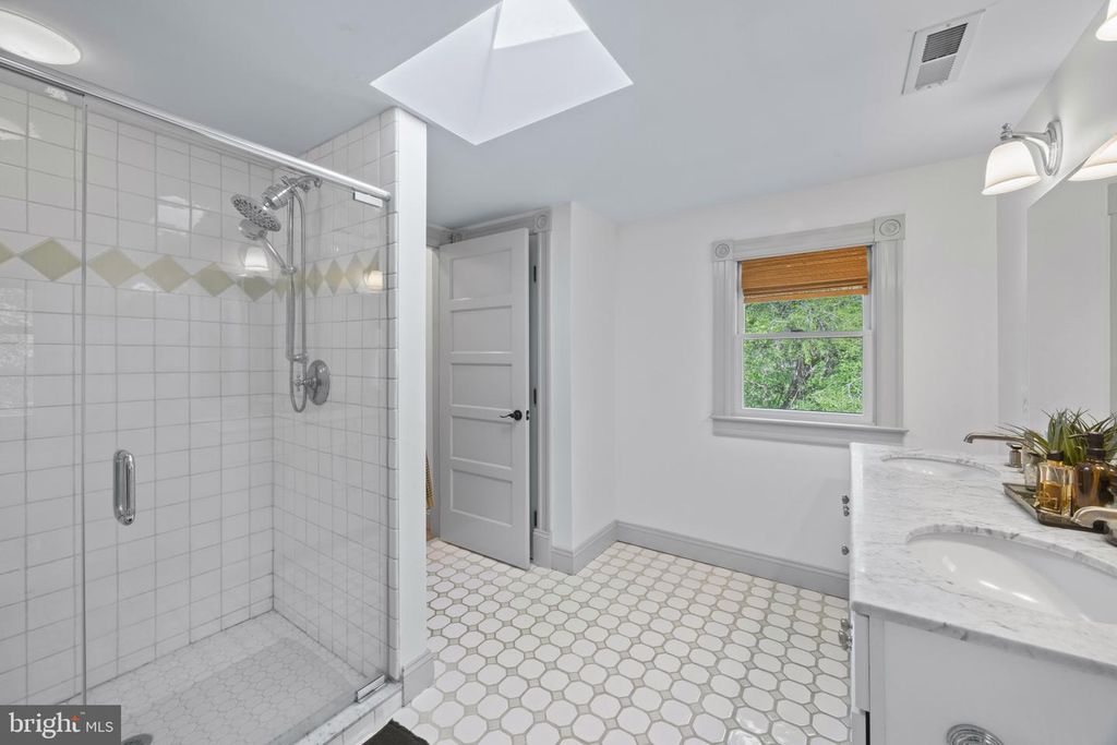 Image 22 of property listing at 14401 WINDY OAK CIR, Upper Marlboro, MD 20772