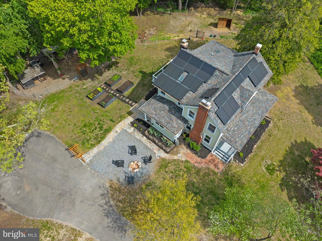 Image 4 of property listing at 14401 WINDY OAK CIR, Upper Marlboro, MD 20772