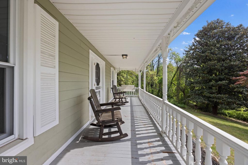 Image 9 of property listing at 14401 WINDY OAK CIR, Upper Marlboro, MD 20772