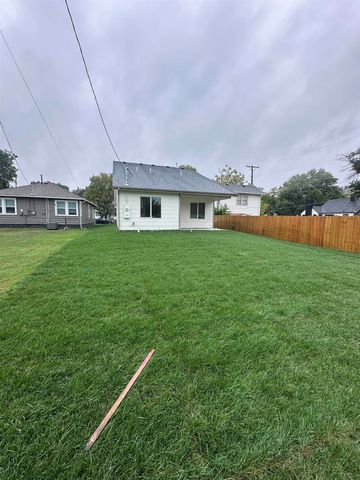 552 N Dellrose Ave, Wichita, KS 67208