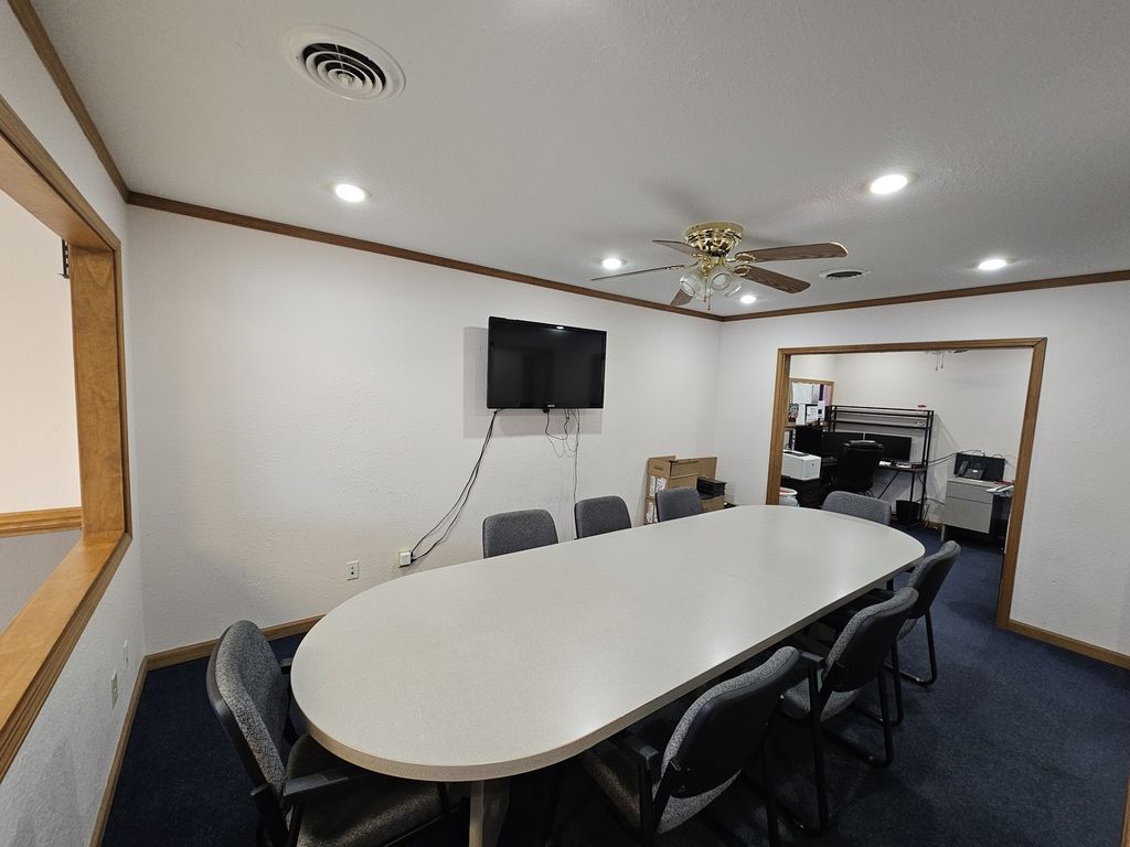 Image 12 of property listing at 903 Salem Road, Mt Vernon, IL 62864